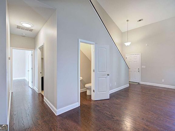 5th image of 25 Winter Pointe NW