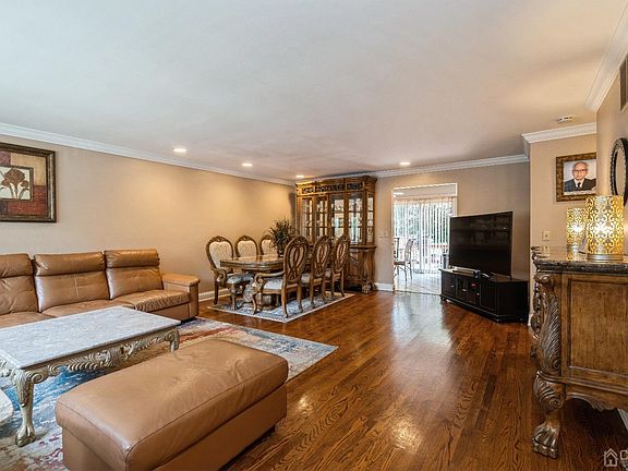4th image of 70 Corona Ct