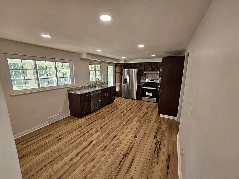 236 McCartney Dr — Photo 4
