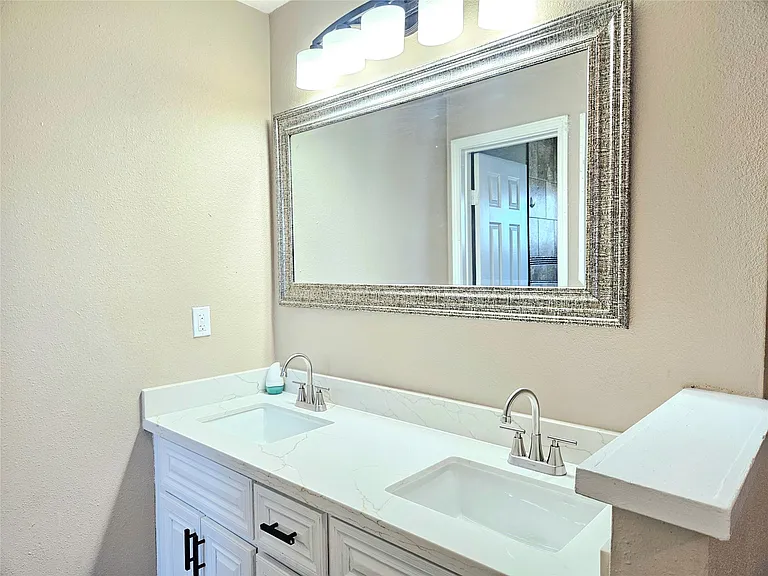 4231 Southchase Ln — Photo 18