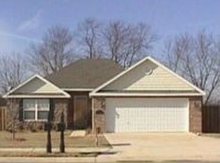 1015 Charles St, Pea Ridge, AR 72751