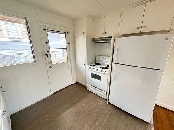 5th image of 849 3rd St #857B