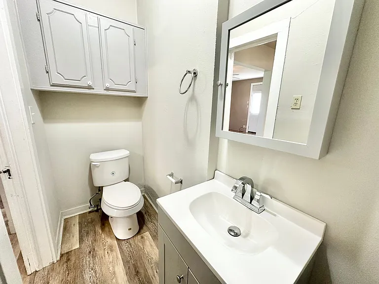 2613 N Elm St — Photo 13