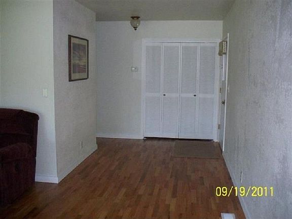 2nd image of 184 N Waverly Pl