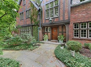 2 Golf Ln, Winnetka, IL 60093