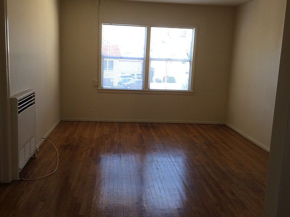 Living room w/hardwoods