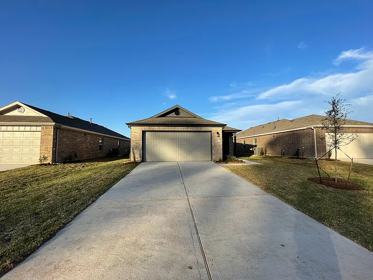 355 Cumberland Forest Dr — Photo 3