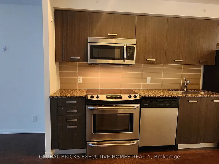 832 Bay St #501 — Photo 10