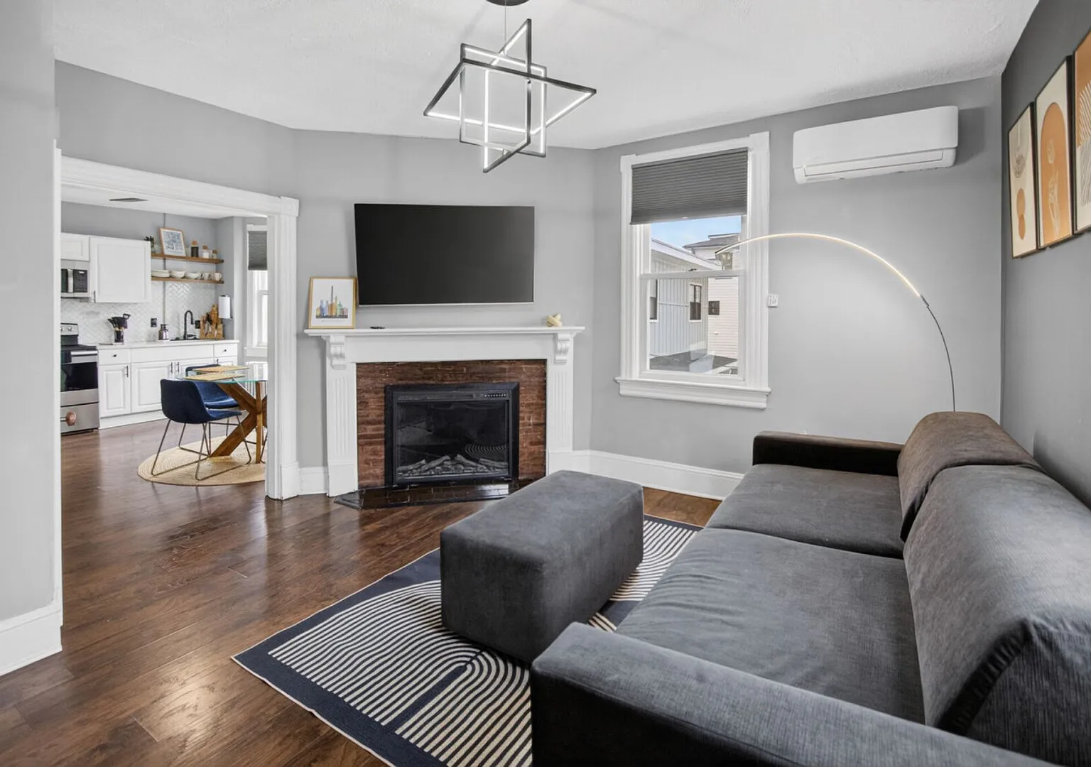 2 BR Haven in the Pulse of the DC's Vibrant Buzz! #3 — Photo 1