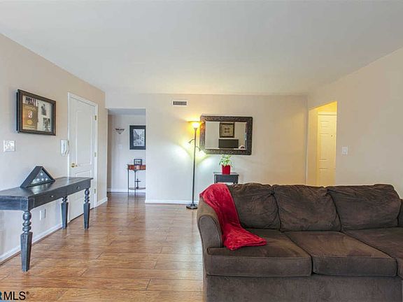 3rd image of 1315 Villa Way Unit D