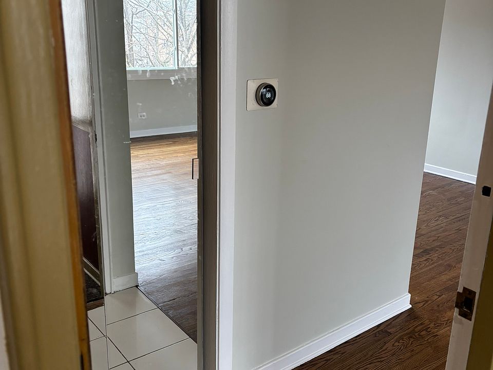 Entryway with closet
