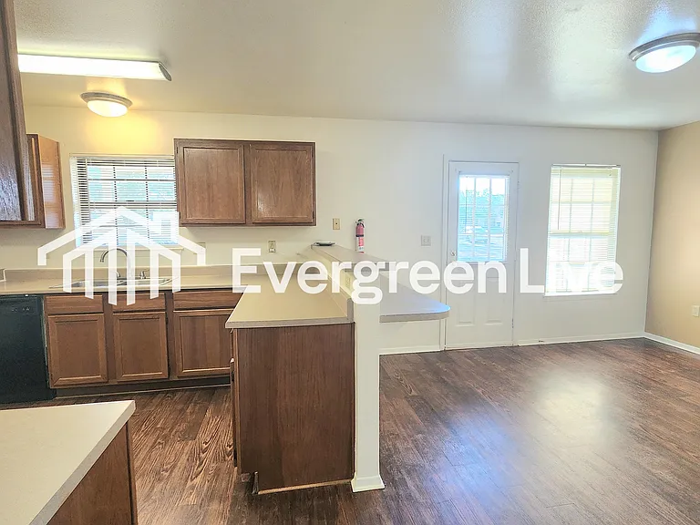 200 Raven Dr — Photo 6