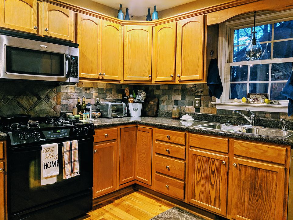 2nd image of 105 Annies Cir