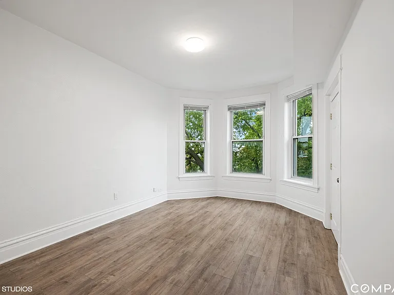2335 W Superior St #3F — Photo 3