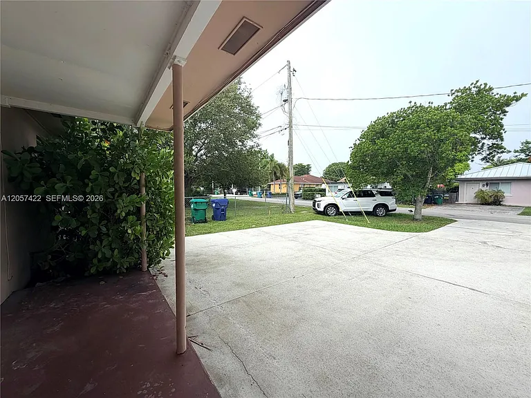 16921 SW 94th Ave — Photo 2