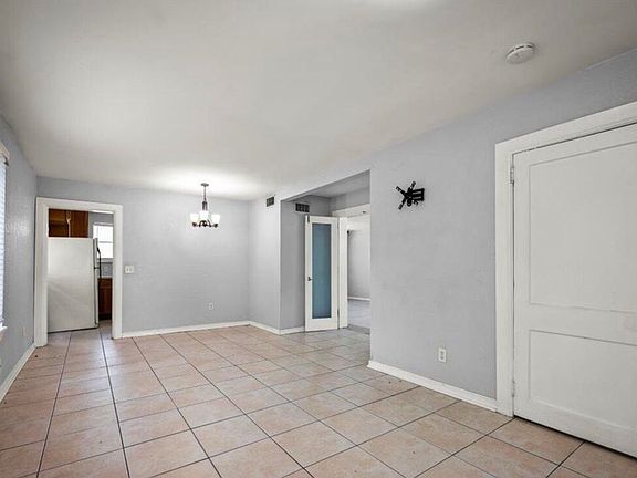 4th image of 1277 Mayfair Rd #1