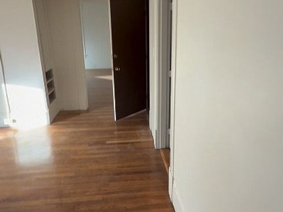 4th image of 715 Union St