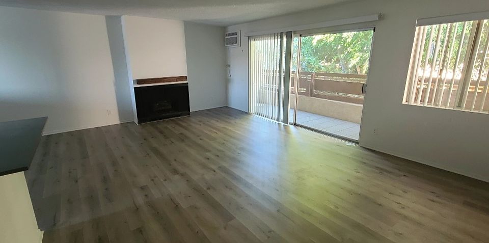1st image of 909 Westbourne Dr #2216