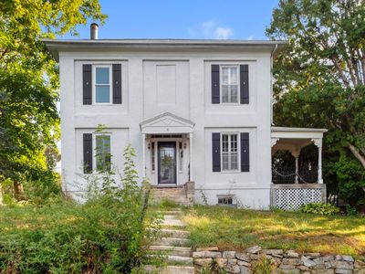 211 3rd St SW, Mount Vernon, IA, 52314