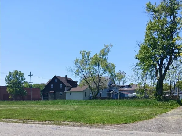 512 John St, Niles, OH 44446