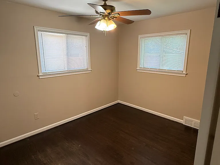 24425 Florence St — Photo 6