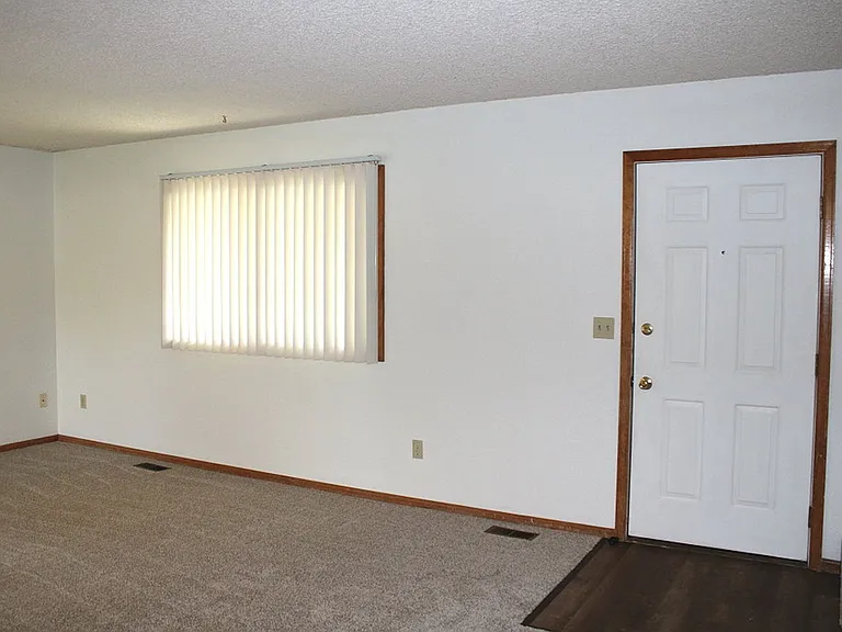 2407 Sunstone Dr — Photo 2
