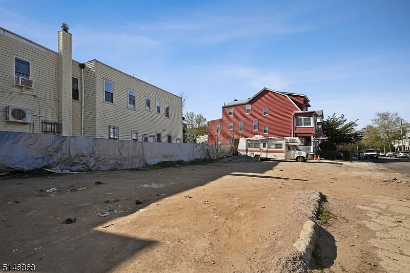 2nd image of 348 Hawthorne Ave