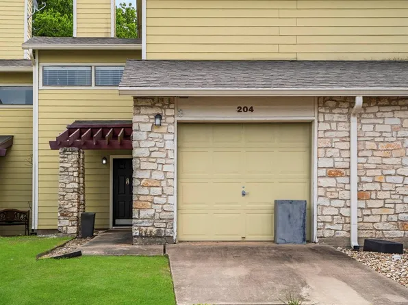 512 Eberhart Ln APT 204, Austin, TX 78745