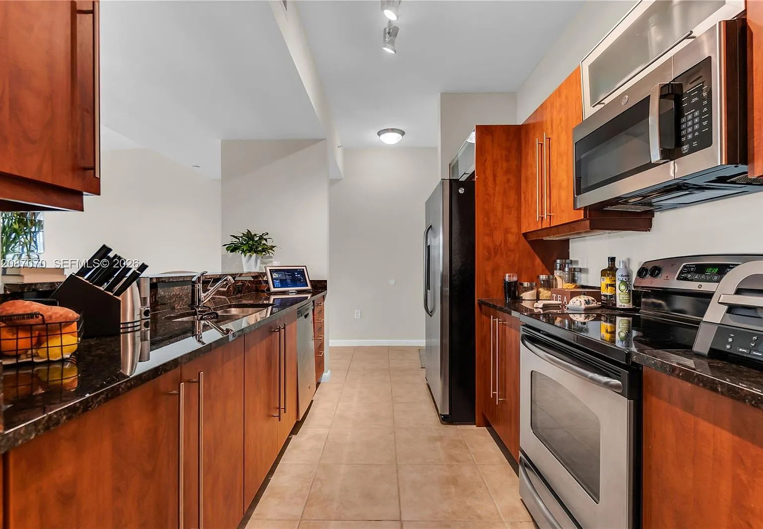 Toscano Condo — Photo 3