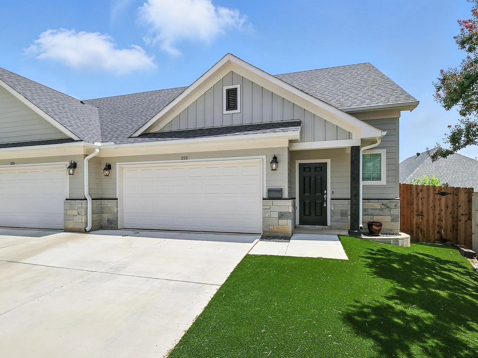 3 bed, 2.5 bath, 1491 sqft, $2,695 — Photo 2