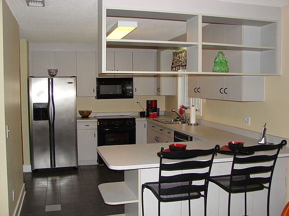 large entertaining kitchen