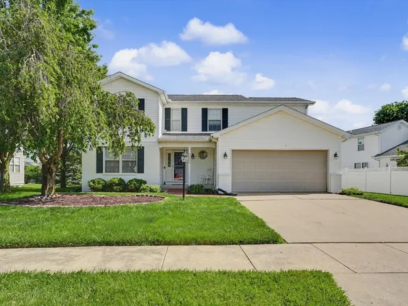 206 E Tomaras Ave, Savoy, IL 61874