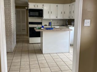 12 Hunter Ln, Levittown, NY 11756