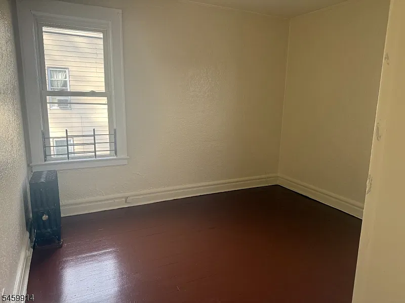 3 bed, 1.0 bath, $2,400 — Photo 4
