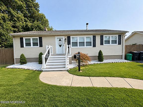 2nd image of 1099 Woodmere Drive