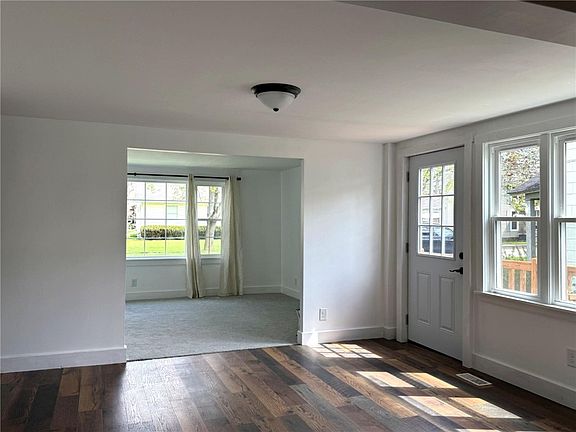 2nd image of 51 Mechanic St