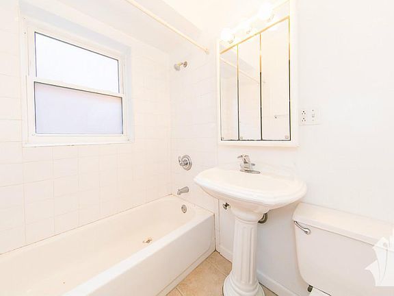 4th image of 2105 N Sedgwick St APT 3L