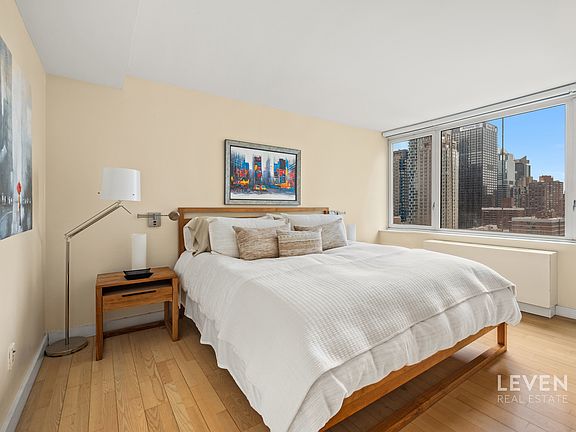 5th image of 322 W 57th St APT 34Q
