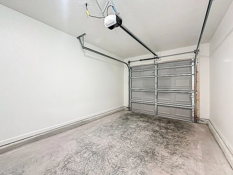 780 W 5th St — Photo 18