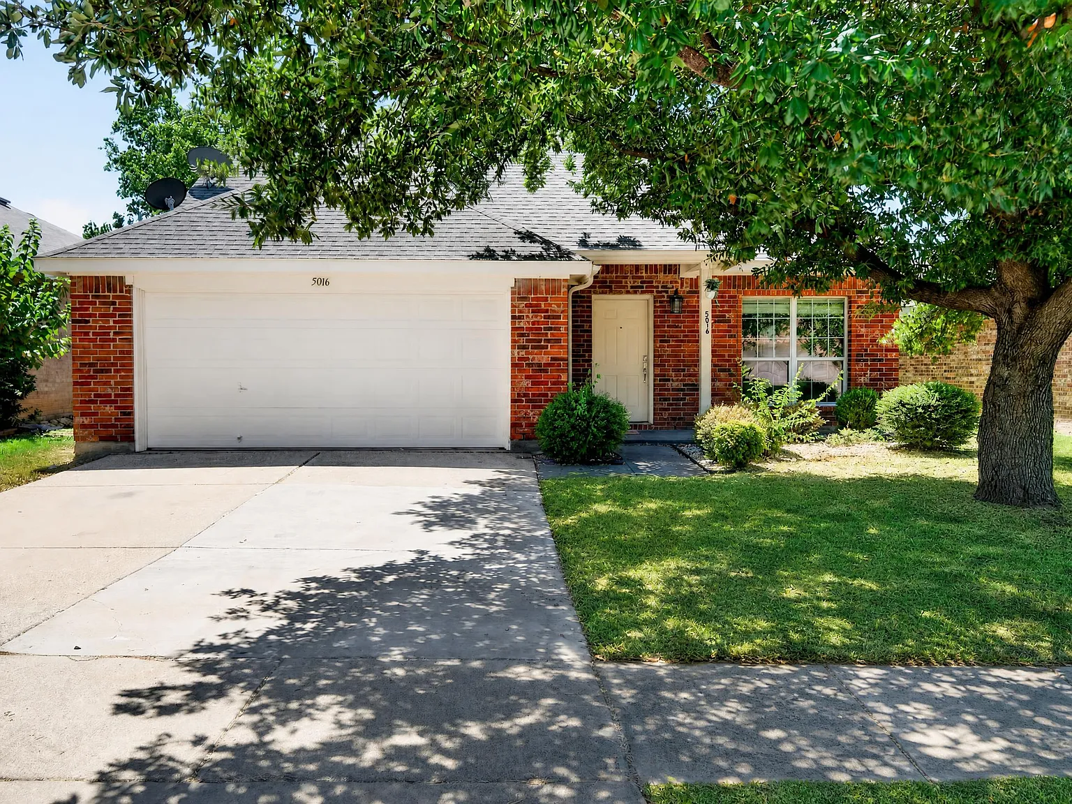 3 bed, 2527 sqft, $2,600 — Photo 2