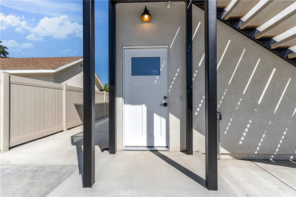 2 bed, 855 sqft, $3,000 — Photo 2