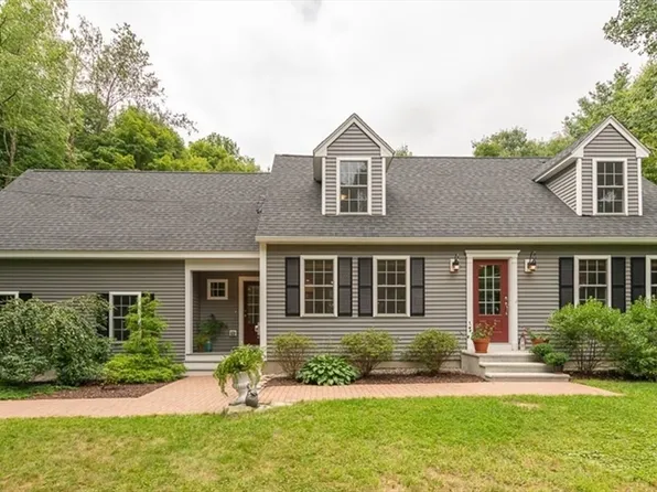 49 Townsend St, Pepperell, MA 01463