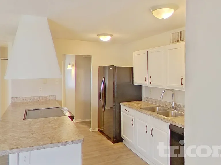 332 Rockcrest Dr — Photo 5