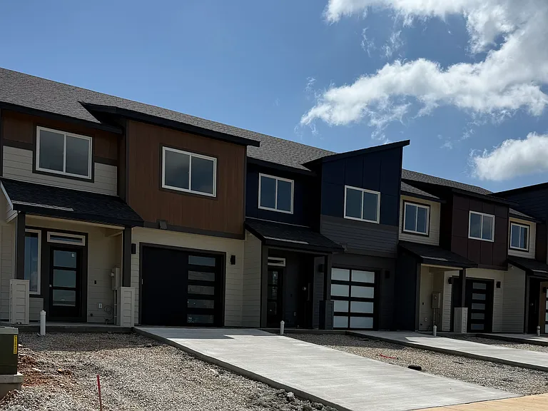 200 S Lily St — Photo 1
