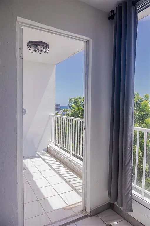 2 bed, 1.0 bath, 586 sqft, $1,200 — Photo 2