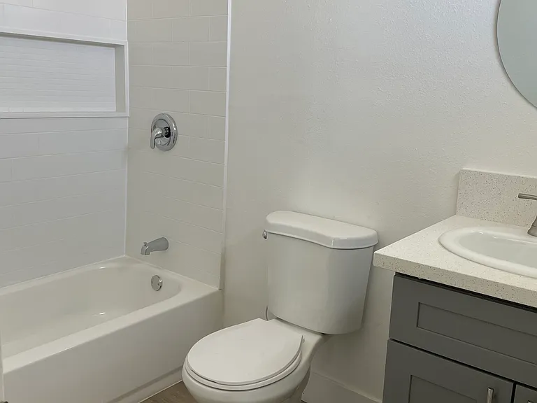 1093 Grand Ave #3 — Photo 5