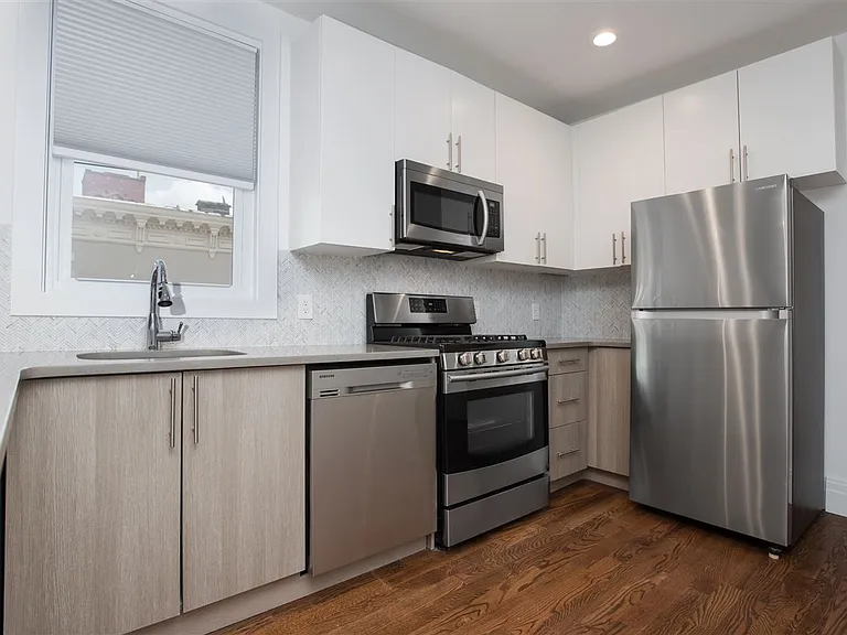 76 Bowers St #3 — Photo 1