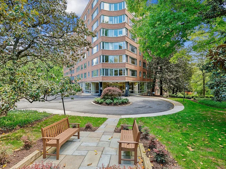 4200 Cathedral Ave NW #716