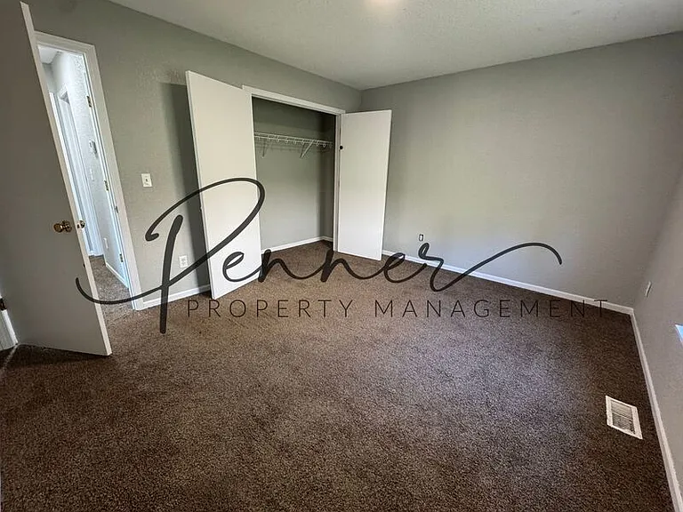 1401 SE Henley Ct — Photo 9