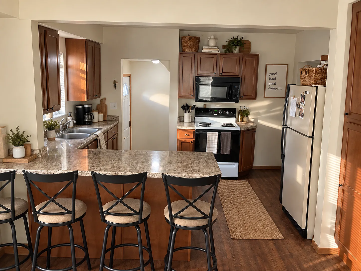 4 bed, 2046 sqft, $2,100 — Photo 3